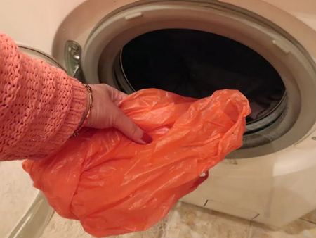 Веднъж сложих найлонова торба в пералнята и оттогава всеки път използвам този трик