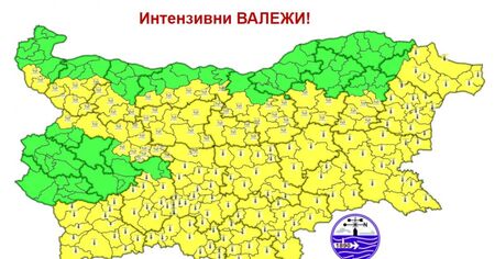Стойте на сянка! Жълт код за опасно горещо време е обявен за Южна България, в Северна се очакват валежи
