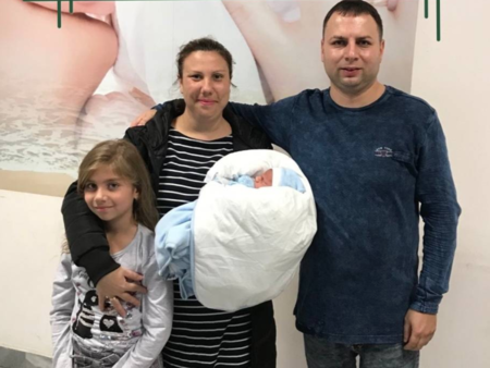 Рядка болест покоси майка на две деца от Бургас, близките се нуждаят от помощ