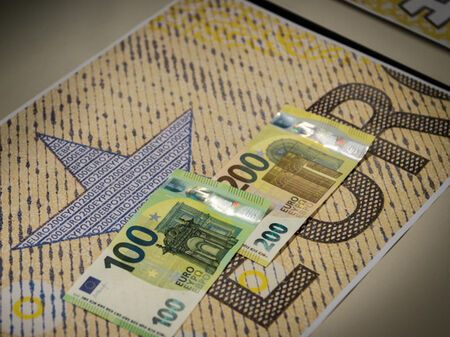 Бутат България към еврозоната, а курсът на валутата се тресе