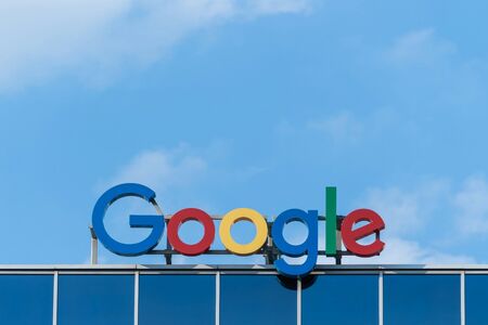 Alphabet, компанията майка на Google, премина пазарна капитализация от 2 трилиона долара