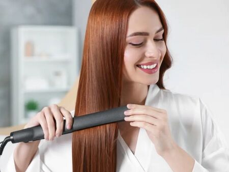 Фризьор алармира за опасността от популярна тенденция в изправянето на косата