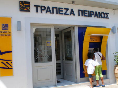 Ако не намалите таксите се намесваме ние, предупредиха банките гръцкото правителство