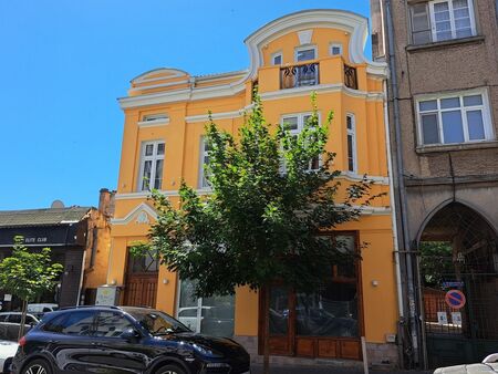 Реставрирана сграда напомня за славните години на улица „Фердинандова“