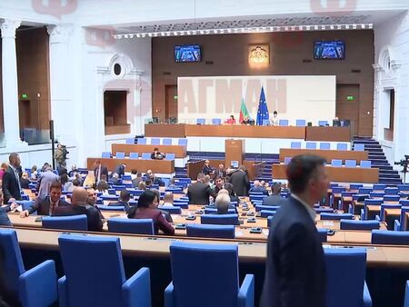 Ще има ли България правителство на малцинството? Депутатите гласуват проектокабинета „Желязков“