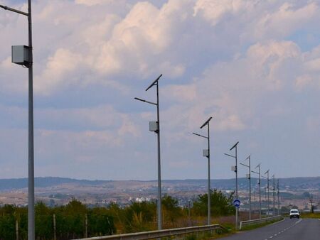 Проект на Община Поморие получи финансиране, поставят 3 хил. светодиодни фотоволтаични лампи в населените места