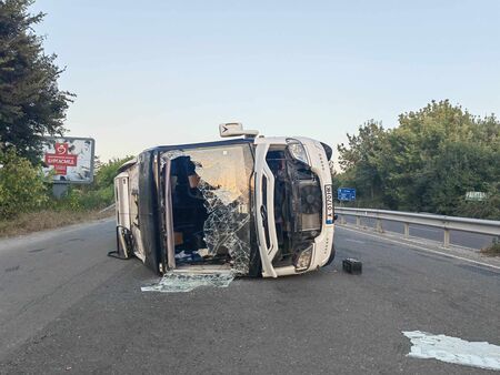 Има четирима пострадали пътят към Бургас е затворен Тежка катастрофа