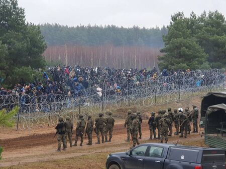 Сеймът на Полша разреши стрелба по мигранти на границата