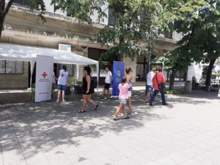Раздават безплатна минерална вода в центъра на Бургас