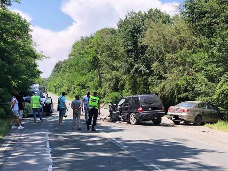 Шофьор загина при тежка катастрофа на пътя Бургас-Варна
