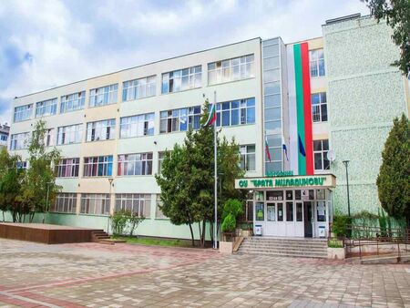 РУ на МОН в Бургас обяви конкурси за директори на 32 училища в региона, започва здрава битка