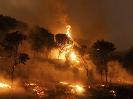 Пречат на пожарникарите да гасят в Гърция