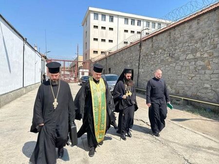 Защо сливенският митрополит Арсений влезе в бургаския затвор