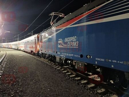 Влакът за Варна дерайлира, но пътниците имат късмет