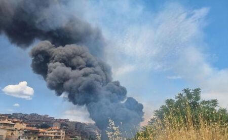 Пожар гори край Дом "Майка и дете" в Стара Загора