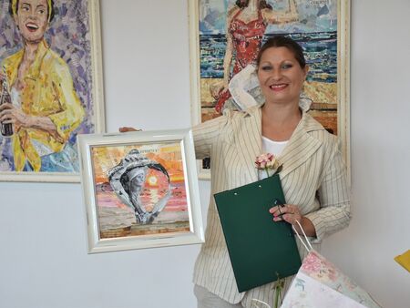 Поморийската художничка Нели Тодорова представя самостоятелна изложба в Бургас