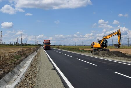 Пуснаха движението по ремонтирания от Общината път между двата портала на „Лукойл“
