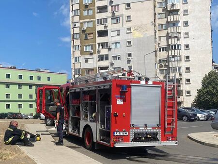 Спасиха бедстващите от горящия апартамент в ж.к."Меден рудник"