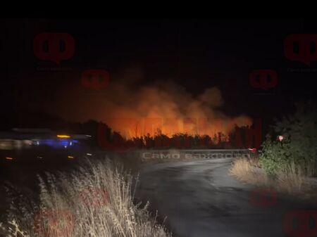 Четири пожарни изпратени за да спрат огъня Стара къща в