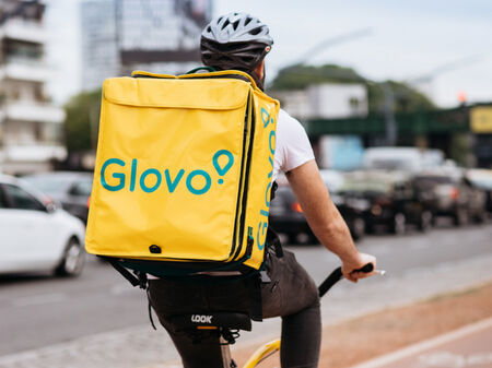 Разследват Glovo