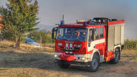 23 пожарни екипа гасят пожара в Малашевската планина