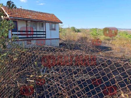 Огнен ад близо и до Бургас! Пожар изпепели вили край Българово (СНИМКИ)