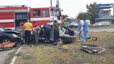 Дете на годинка и две жени пострадаха при катастрофа край Ямбол