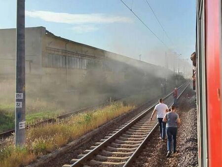 Локомотив се запали на жп гарата в Бургас, влакът за София закъсня със 130 минути