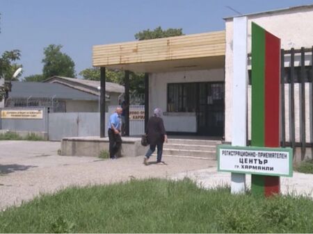 Съпругата на Пламен Бобоков блесна в галерията на Ники Младжов (СНИМКИ)