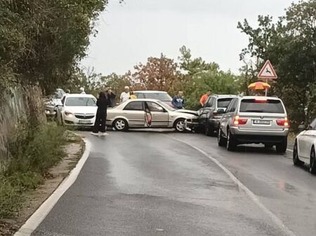 Съпругата на Пламен Бобоков блесна в галерията на Ники Младжов (СНИМКИ)