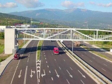 Съпругата на Пламен Бобоков блесна в галерията на Ники Младжов (СНИМКИ)