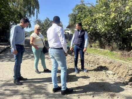 Съпругата на Пламен Бобоков блесна в галерията на Ники Младжов (СНИМКИ)