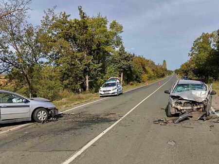 38-годишна картобатлийка, забила Опела си челно в Ситроен, вкара двете си деца в болница