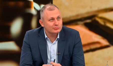 Министър Мундров: Машините за гласуване като уредите вкъщи - с изтекла гаранция, но работят