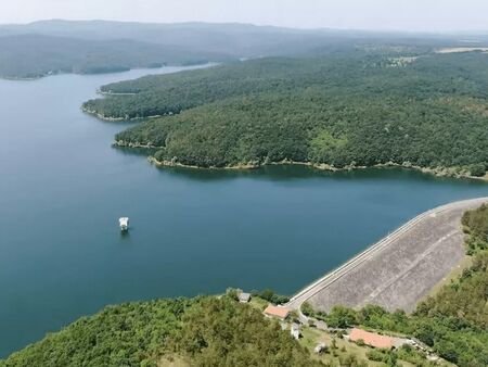 Яз. Ясна поляна е един от проблемните водоеми