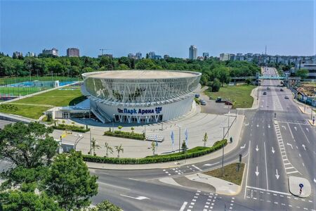 Съпругата на Пламен Бобоков блесна в галерията на Ники Младжов (СНИМКИ)