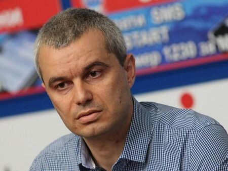 Костадин Костадинов: Вчерашната постановка показа безпомощна актьорска игра и абсолютно неадекватна режисура