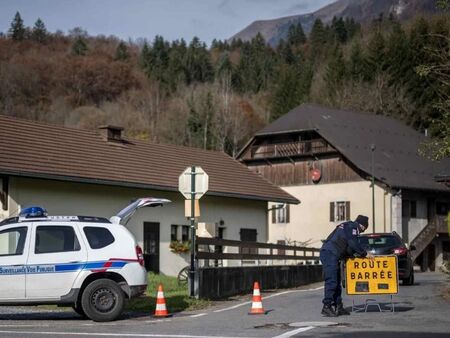 Дебора уби трите си деца, намериха я мъртва в кола