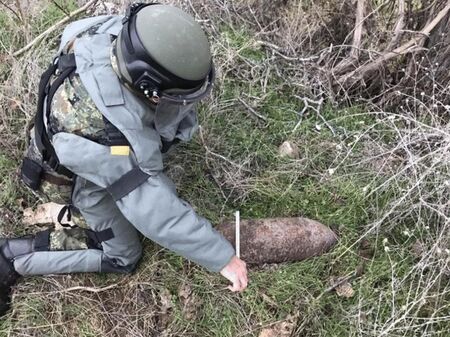 Невзривен боеприпас бе открит в крайпътна канавка в Бургас, ето какво се случи