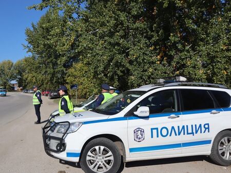 Полицейска гонка в Сливенско завърши дебилно