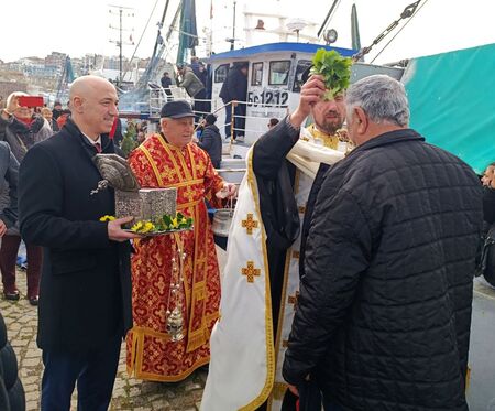 Вижте как празнуваха Никулден в Созопол и Черноморец