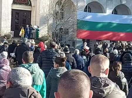 Мощен протест в Плевен: Така не се живее!