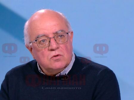 Кънчо Стойчев: Финансовата ни система е пред крах, а политиците раздават пари