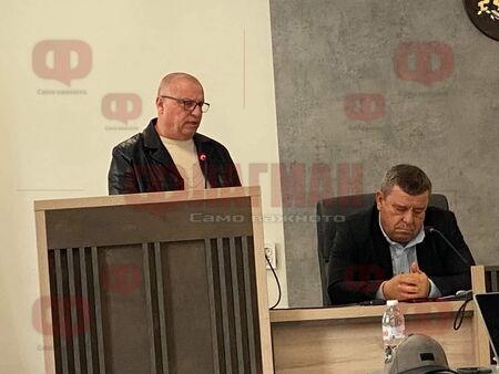 Местните парламентаристи Галин Стойчев и Митко Янов настояват възнагражденията им