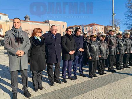 В Бургас започнаха честванията за Йордановден: Освещават се бойните знамена на пл. „Св. св. Кирил и Методий“