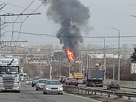 Извънредно! Голям пожар в "Меден рудник"