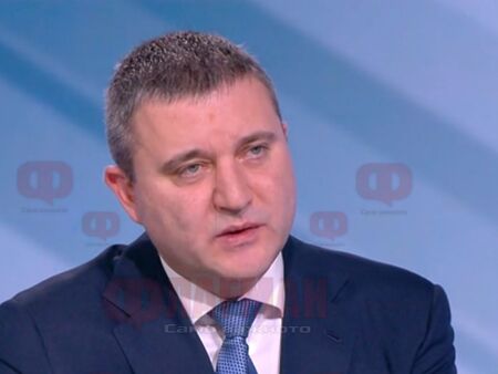 Горанов: Ще пишат Асен Василев в учебниците, защото показа как хората да са богати със заеми