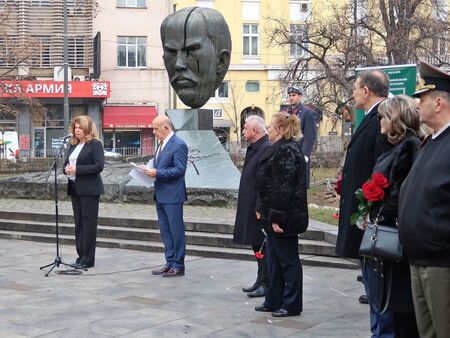 Вицепрезидентът: Стамболов ни завеща как се гради държавност и какво е безпределна любов към отечеството