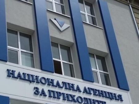 НАП погва инфлуенсърите: И те трябва да плащат данъци!