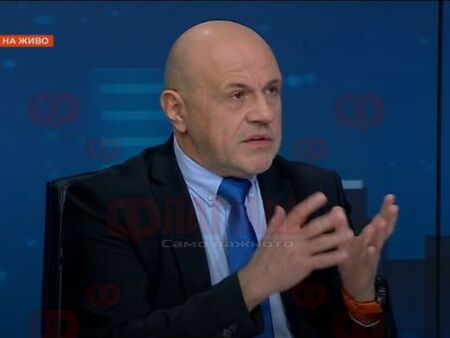 Томислав Дончев: Губим  320 млн. лева, а политиката стана състезание по левичарски популизъм